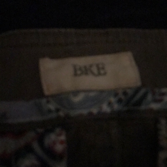 Navy green low rise shorts - Picture 3 of 4